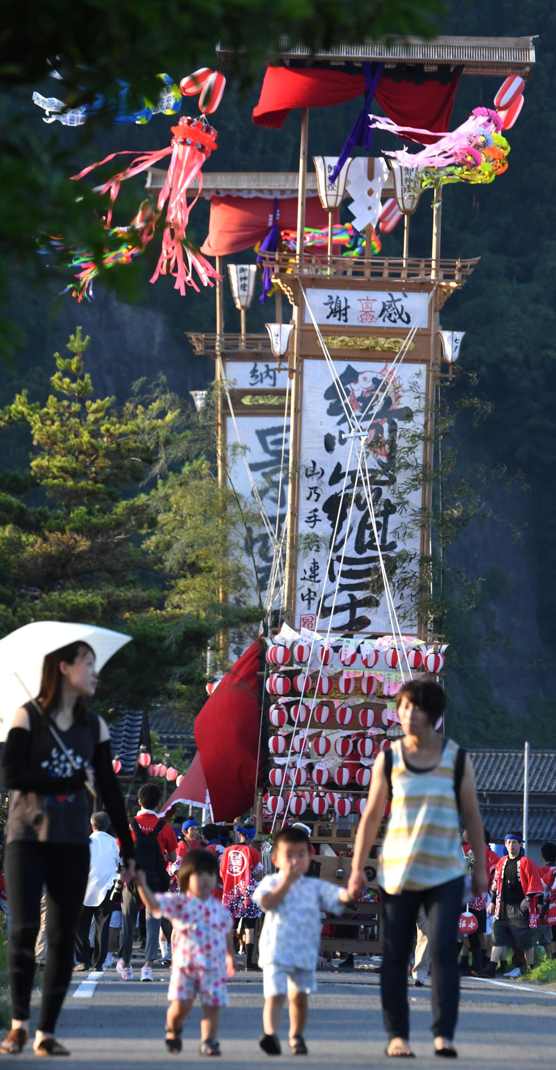 美しきにっぽん】夢幻 漆黒照らす燈籠 能登半島・キリコ祭り | JAPAN